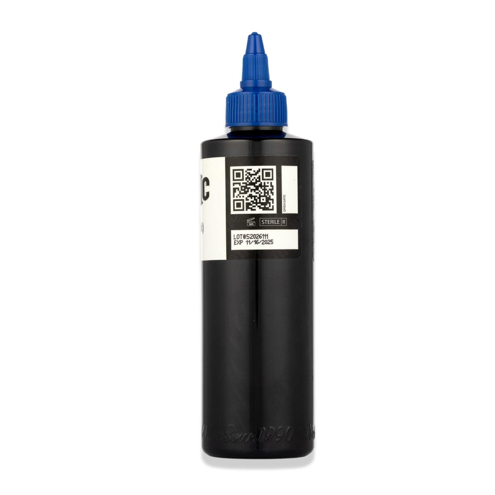 Dynamic Color Co Triple Black Ink Bottle 8oz, etiquette noire et bouchon doseur facilitant l'utilisation