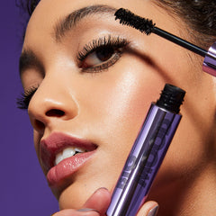 e.l.f. Big Mood Mascara maintient le curl des cils toute la journée.