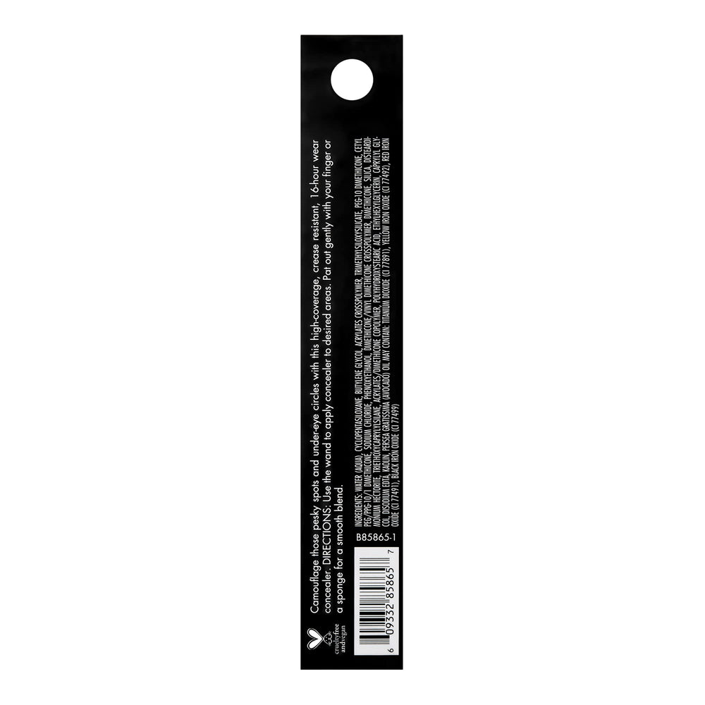 Applicateur en embout large du correcteur e.l.f. 16HR Camo pour contour et highlight précis.