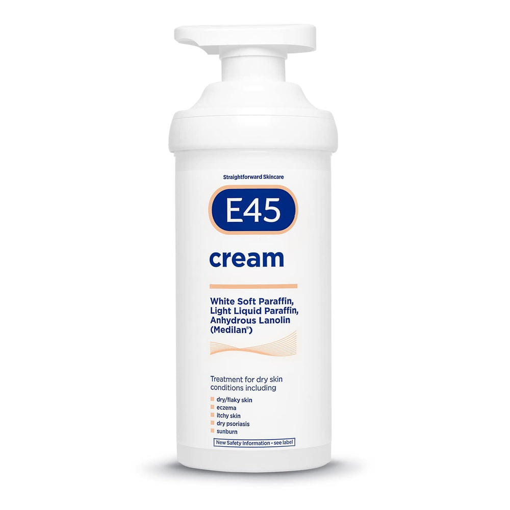 Crème E45 Eucalyptus, bouteille 500 g prête à hydrater toute la famille.