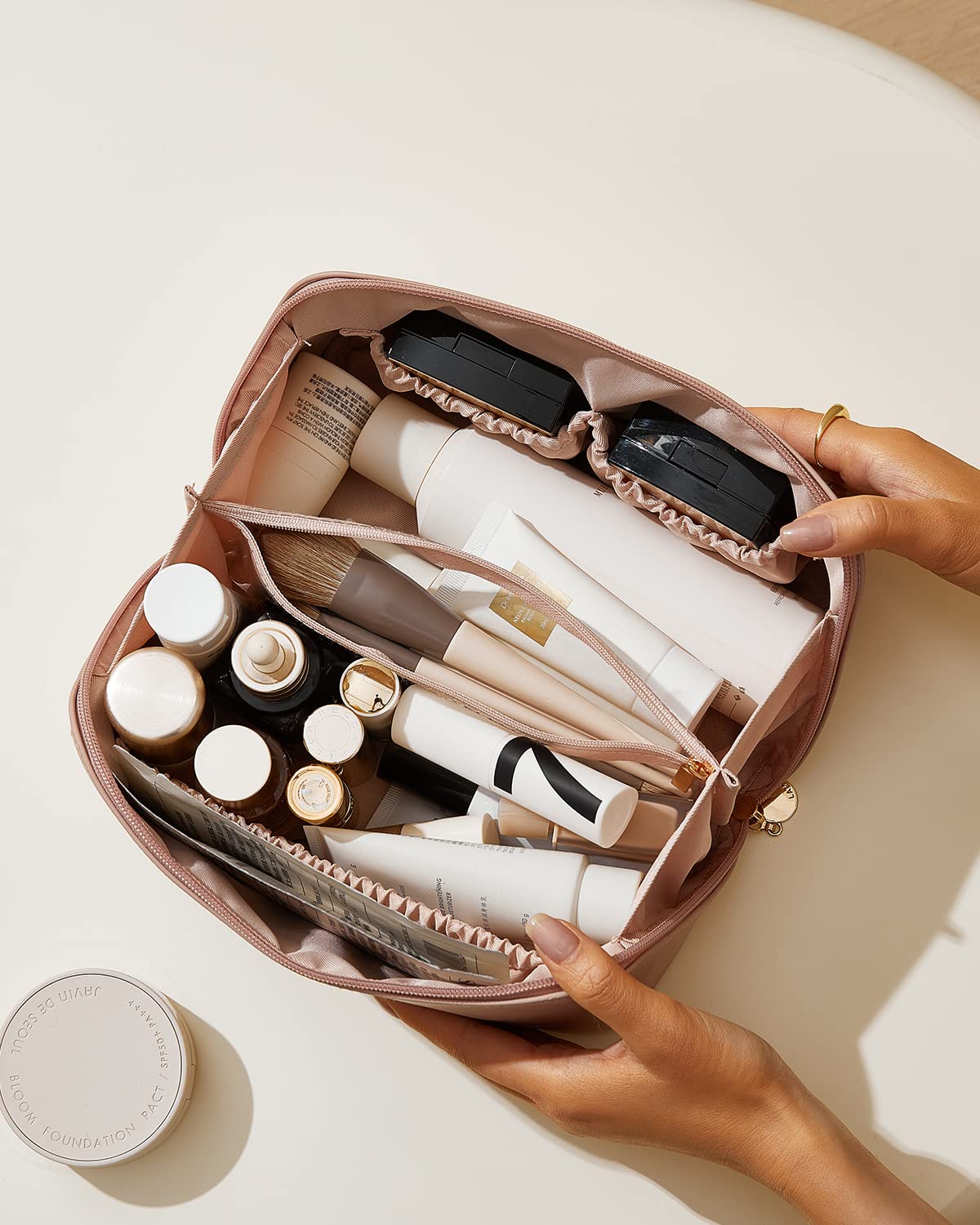 EACHY Travel Makeup Bag cadeau pratique pour femmes et voyages.