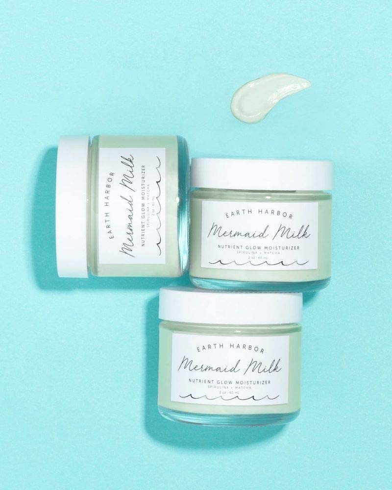 Utilisation quotidienne de Mermaid Milk pour hydrater sans effet gras.