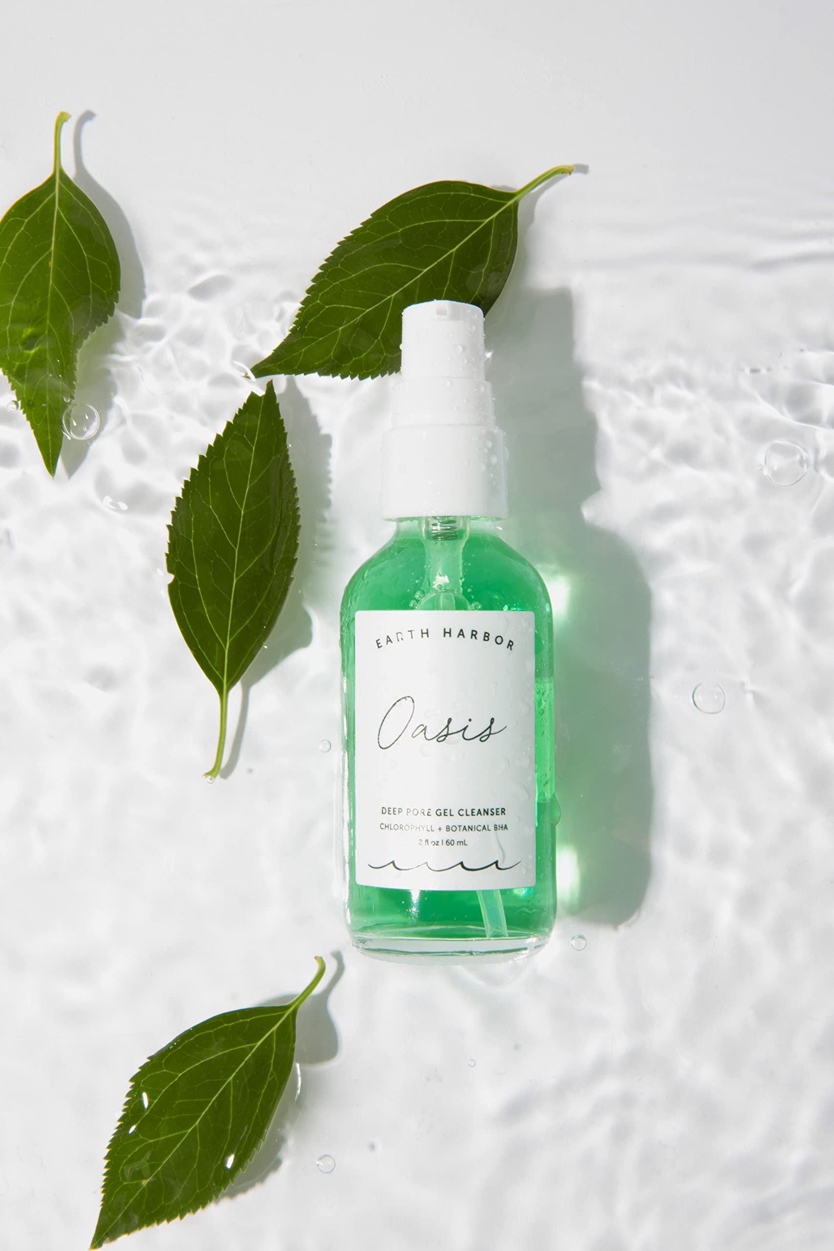 Earth Harbor Oasis Deep Pore Gel Cleanser — rinçage à l’eau tiède laissant la peau fraîche.