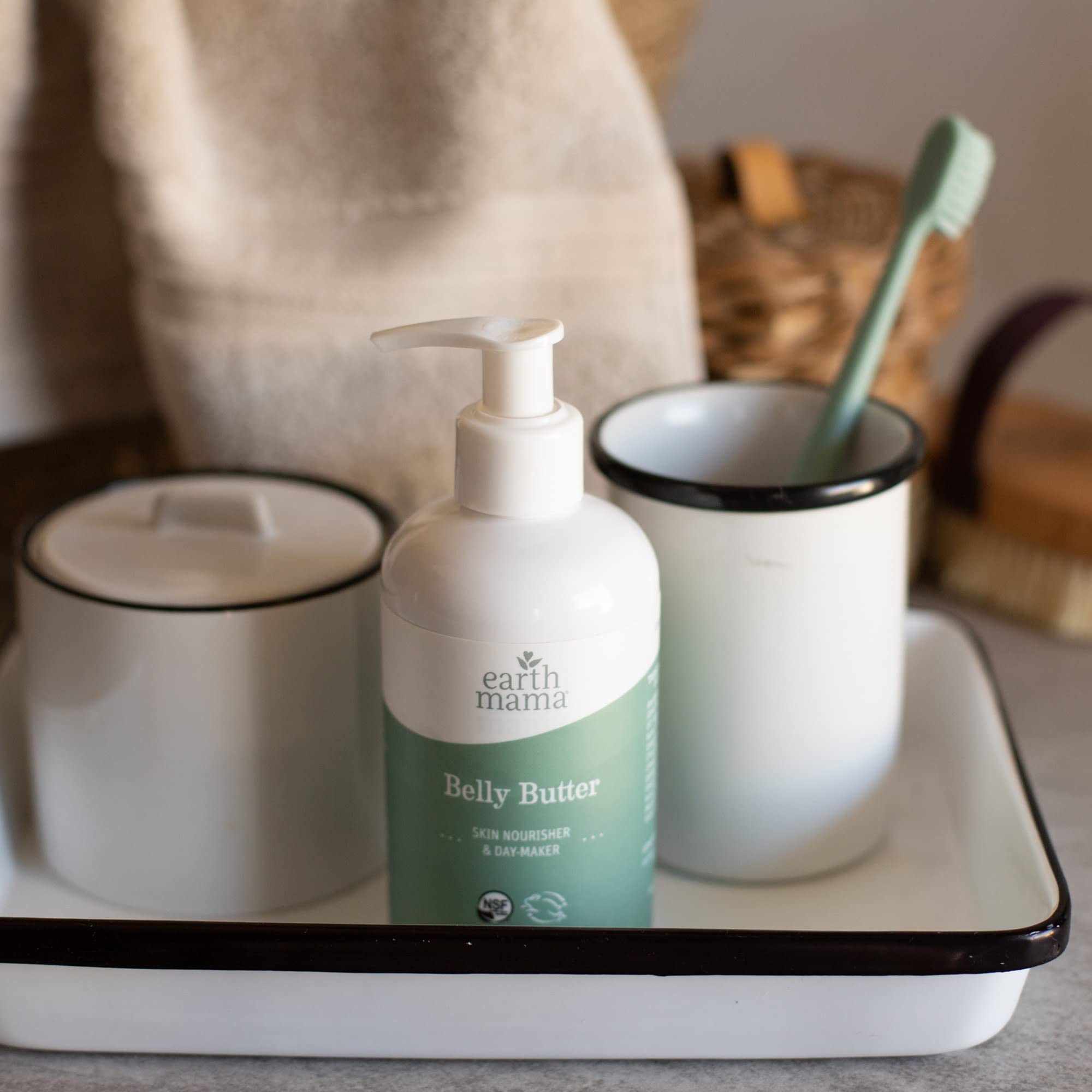 Calendula et jojoba apaisent et nourrissent la peau.