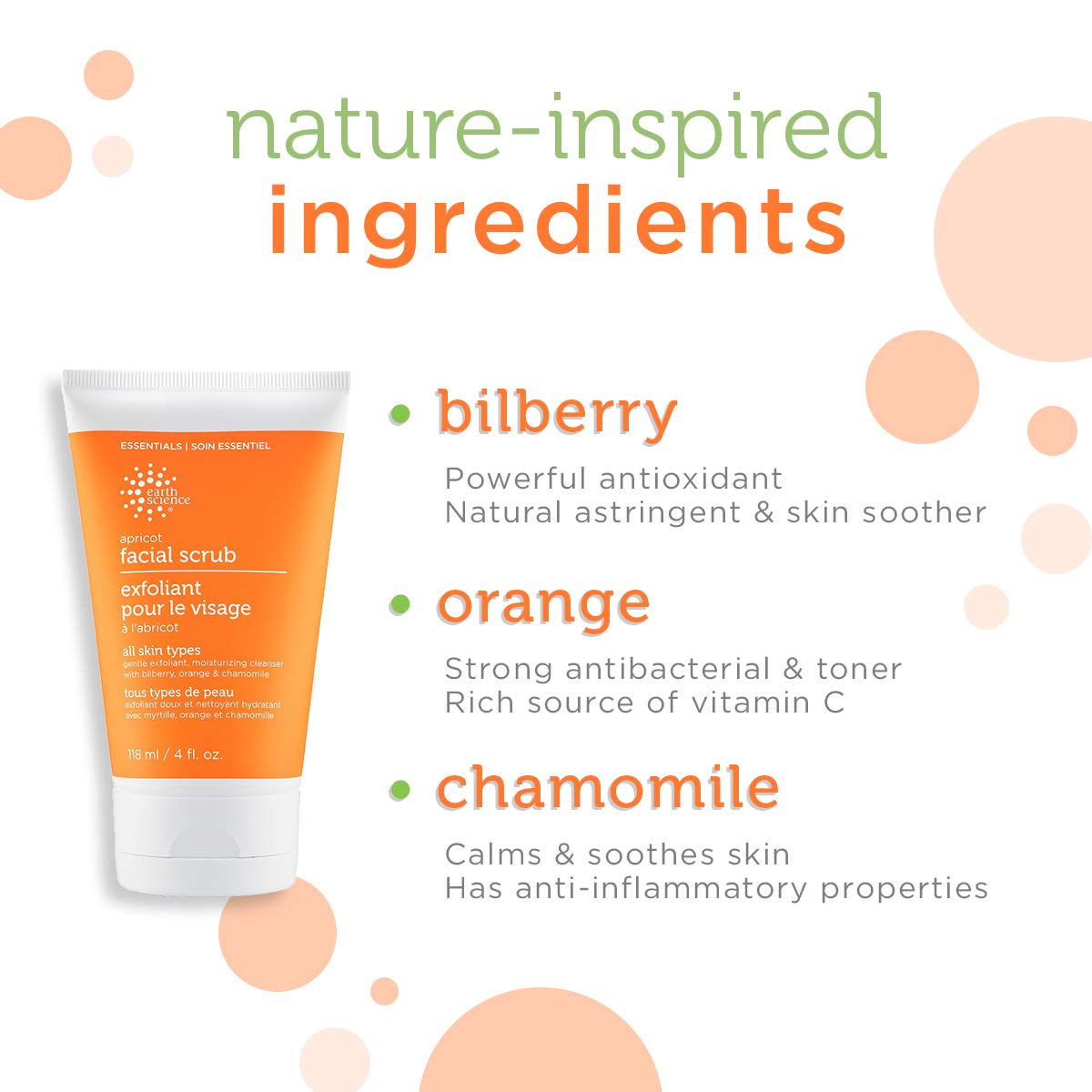 Application douce du gommage Abricot Earth Science sur le visage en mouvements circulaires.