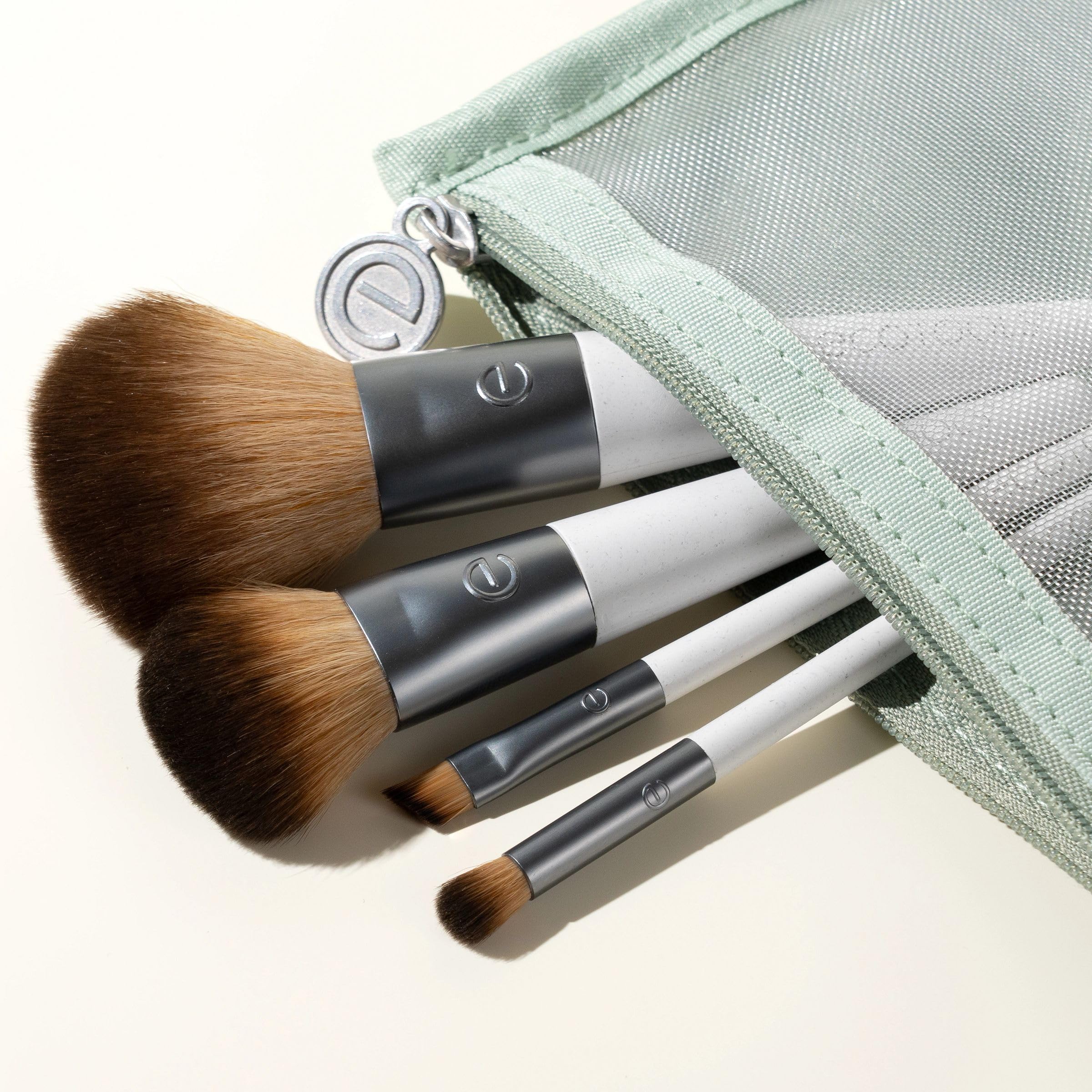 EcoTools pinceau-teint-melange pour fondre le maquillage sur le teint.