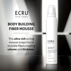 Texture crèmeuse de la mousse ECRU New York Body Building Fiber pour volume naturel.
