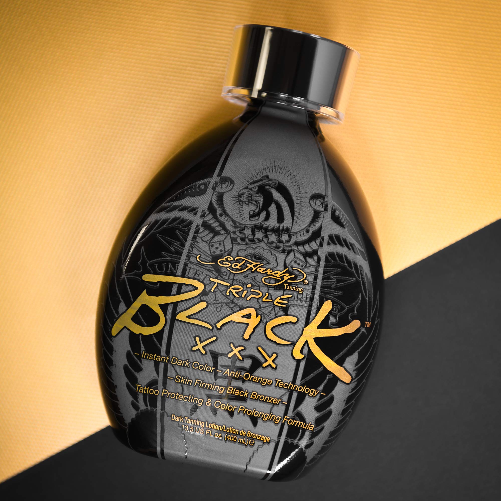 Texture douce et hydratation visible sur la peau avec ED HARDY Black XXX