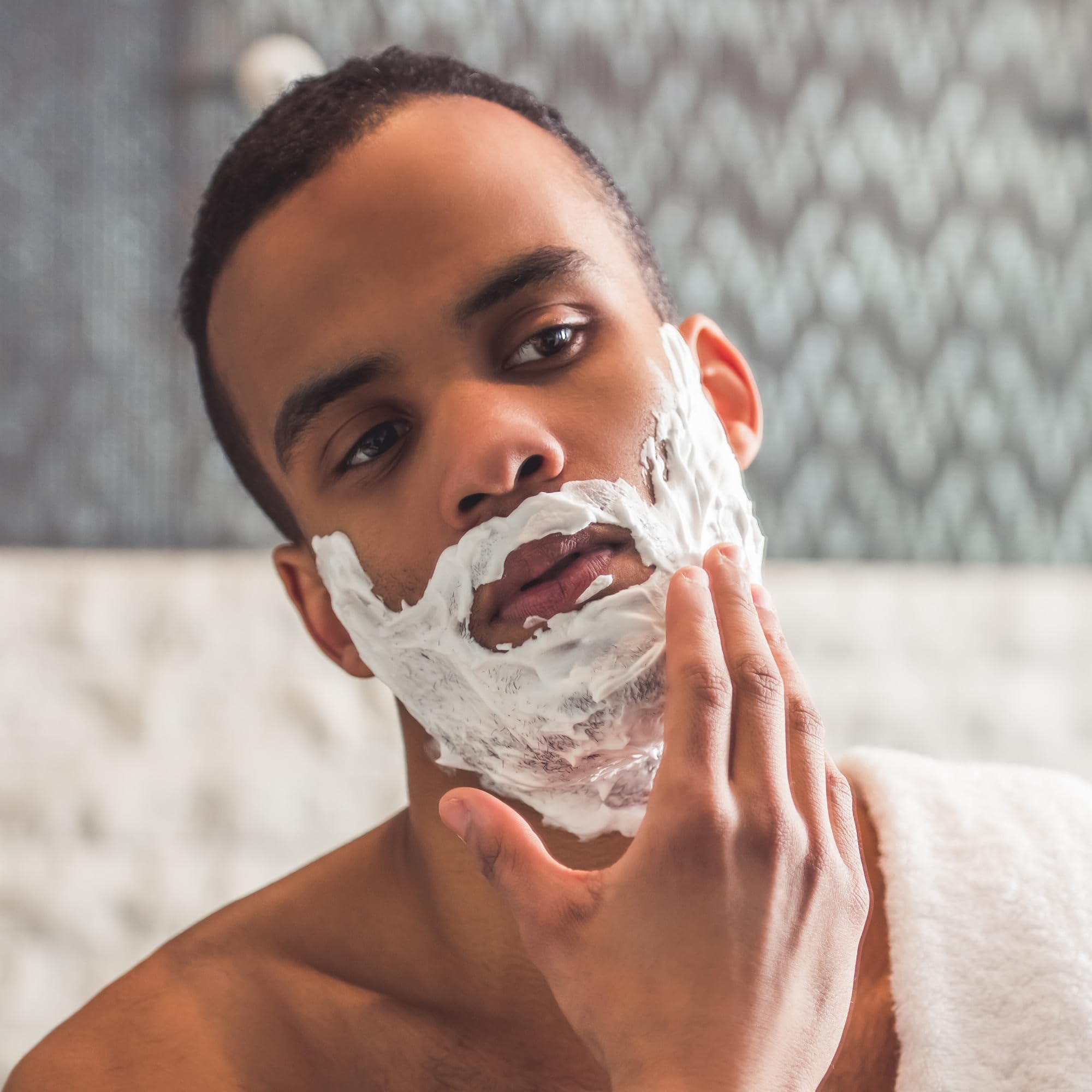 Edge gel offre effet fraîcheur sur le visage après l'application.