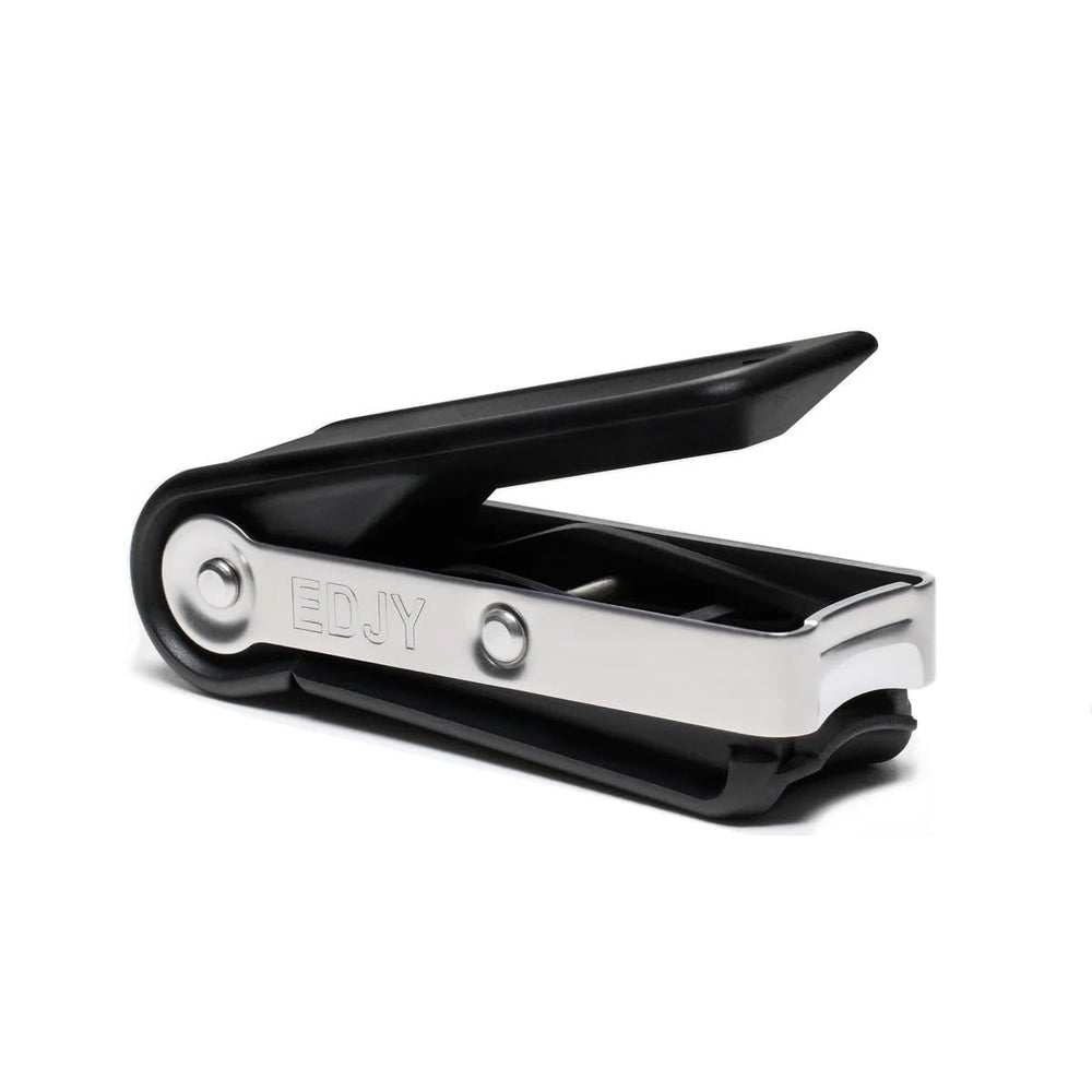 EDJY coupe-ongles avec lame chirurgicale pour une coupe précise.