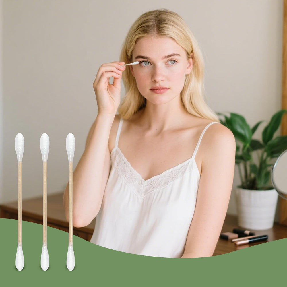 Application maquillage coton Egaageoi, retouche précise et propre.