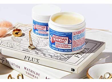 Routine beauté Egyptian Magic utilisée comme primer doux.