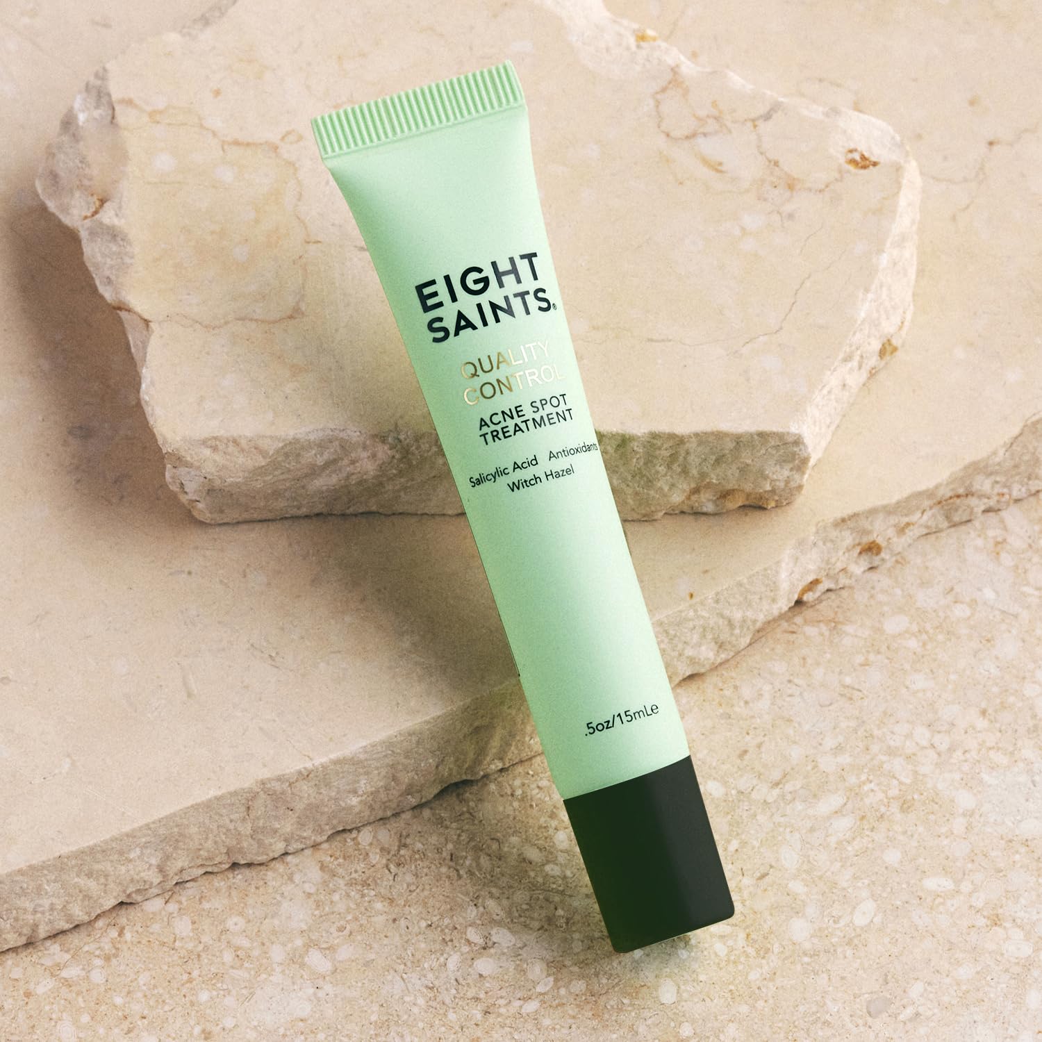 Eight Saints acide salicylique deux pourcent visuel: agit sur les pores et clarifie.