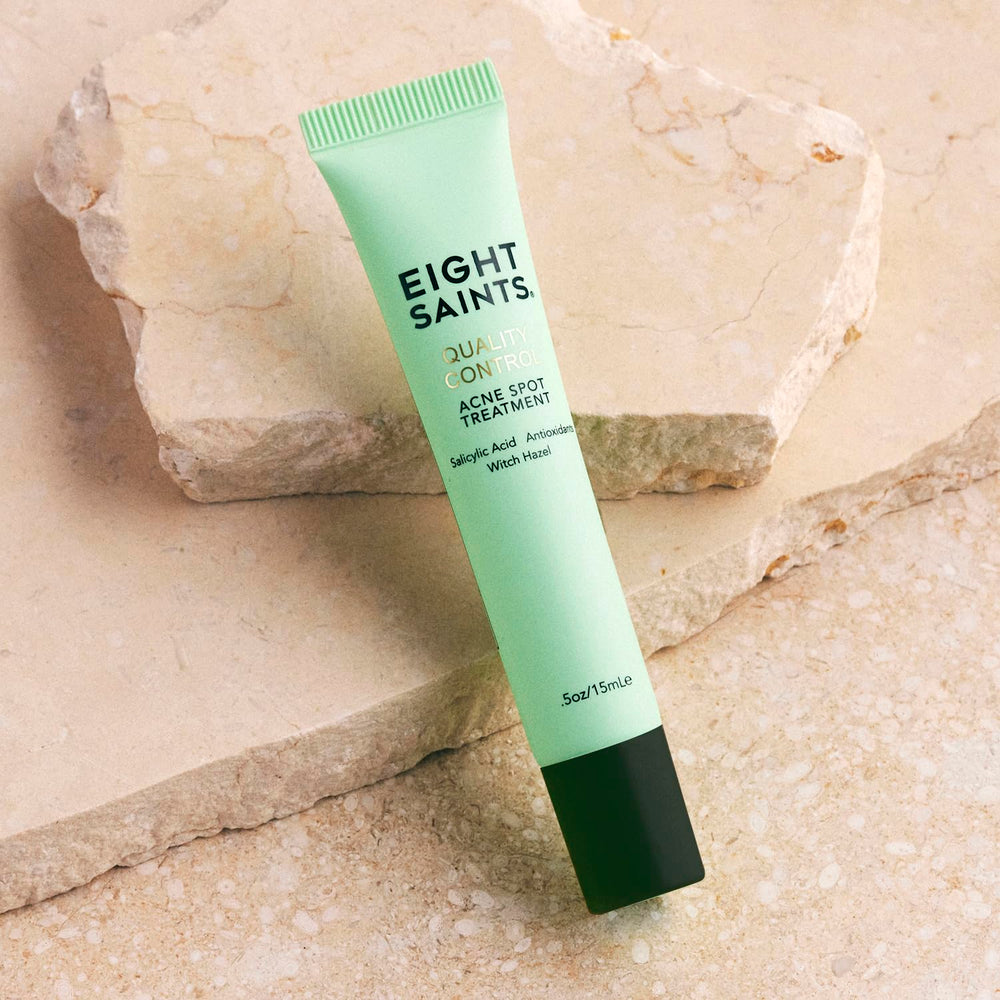 Eight Saints acide salicylique deux pourcent visuel: agit sur les pores et clarifie.