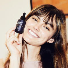 Texture légère du sérum retinol Eight Saints