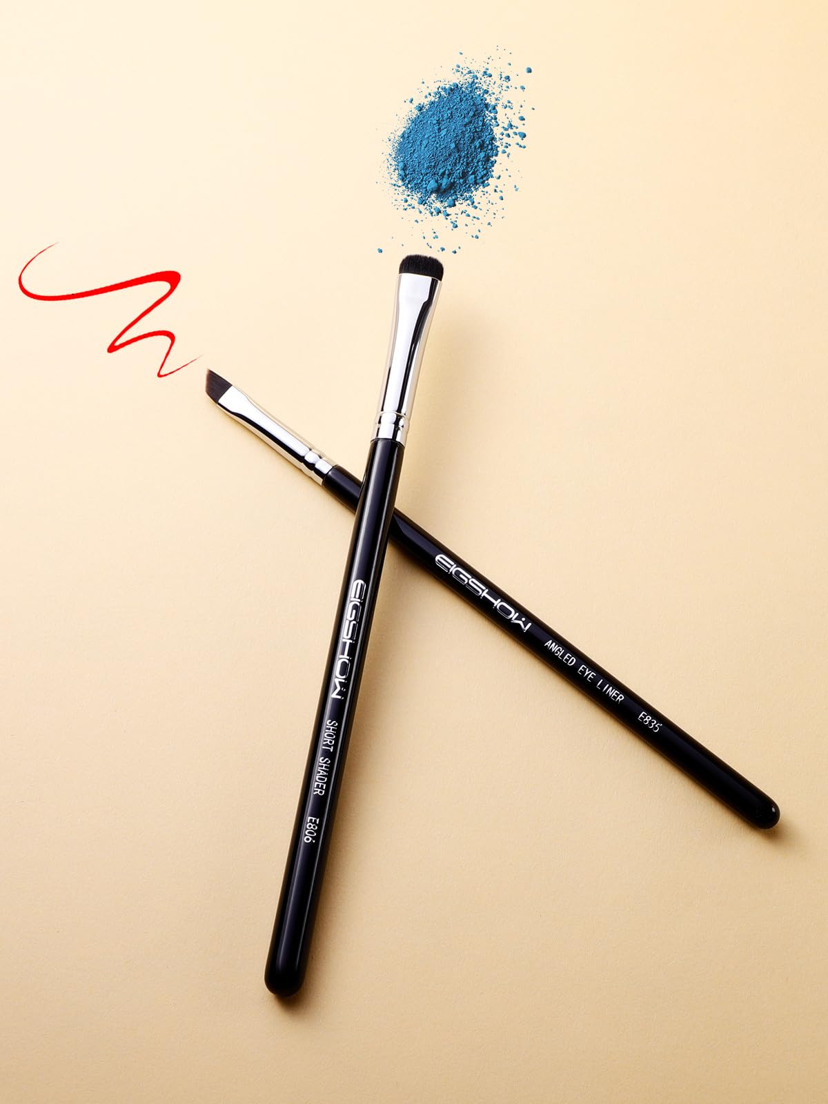 EIGSHOW application douce yeux pour un maquillage contrôlé