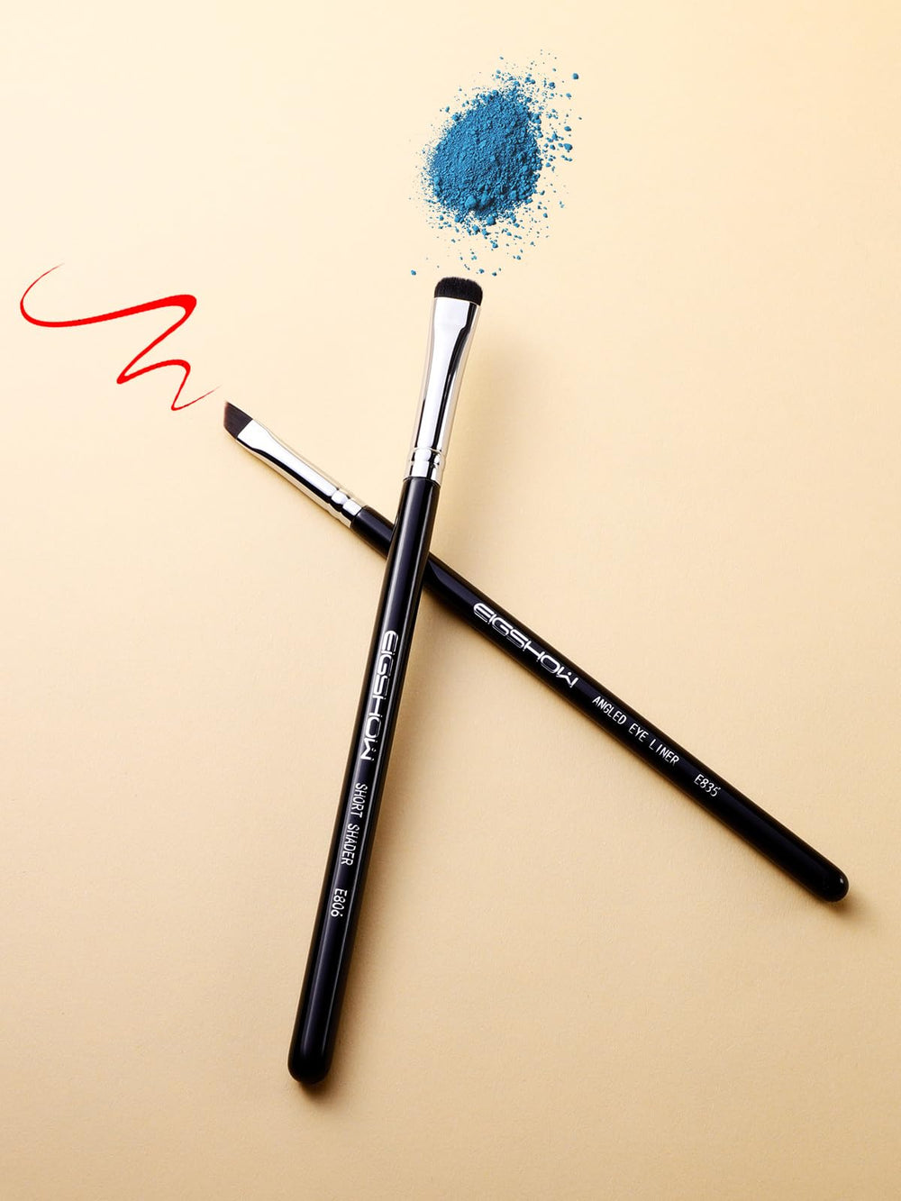 EIGSHOW application douce yeux pour un maquillage contrôlé
