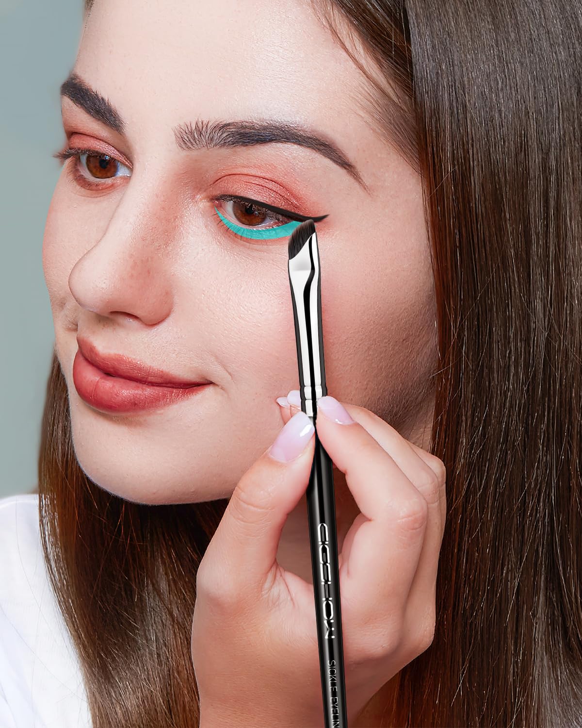 Brosse Eyeliner EIGSHOW contrôle précis dès les premiers gestes.