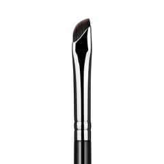 Brosse Eyeliner EIGSHOW croissant-angle pour tracé précis du ras de cils.