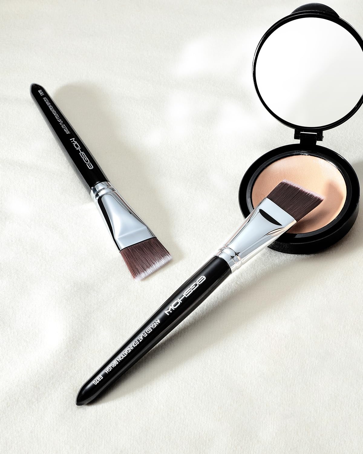 Design compact et ergonomique facilite le maquillage rapide EIGSHOW.