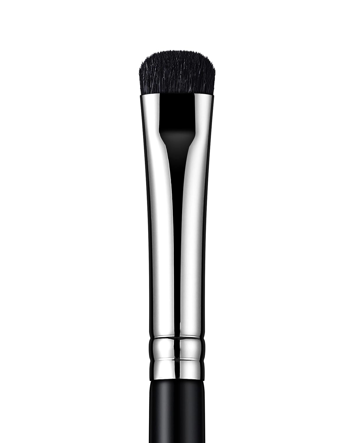 Pinceau EIGSHOW estompe yeux courbe précise pour smoky subtil.