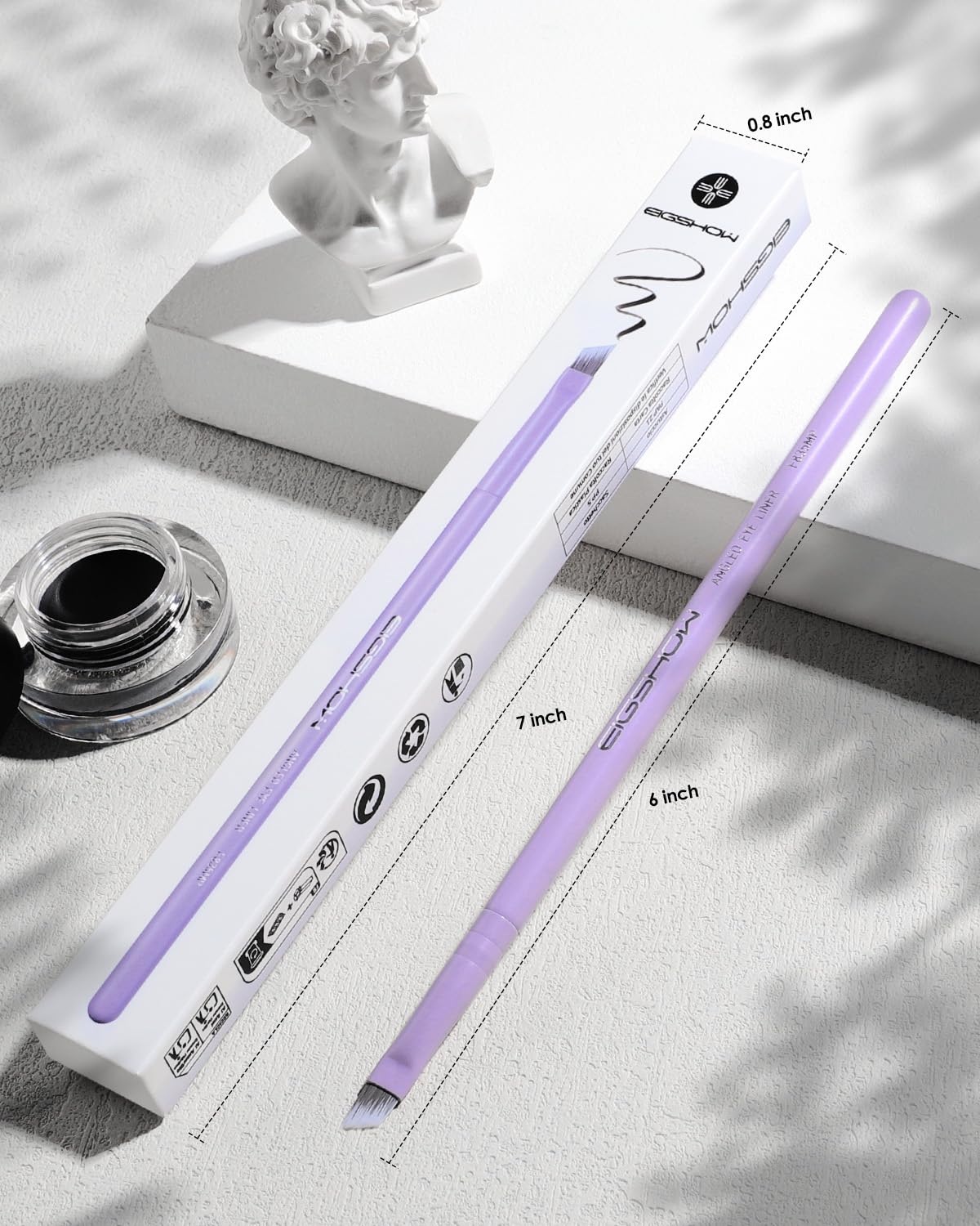 Pinceau Eyeliner Fin Angulé EIGSHOW PRO pour yeux sensibles et lignes fines.