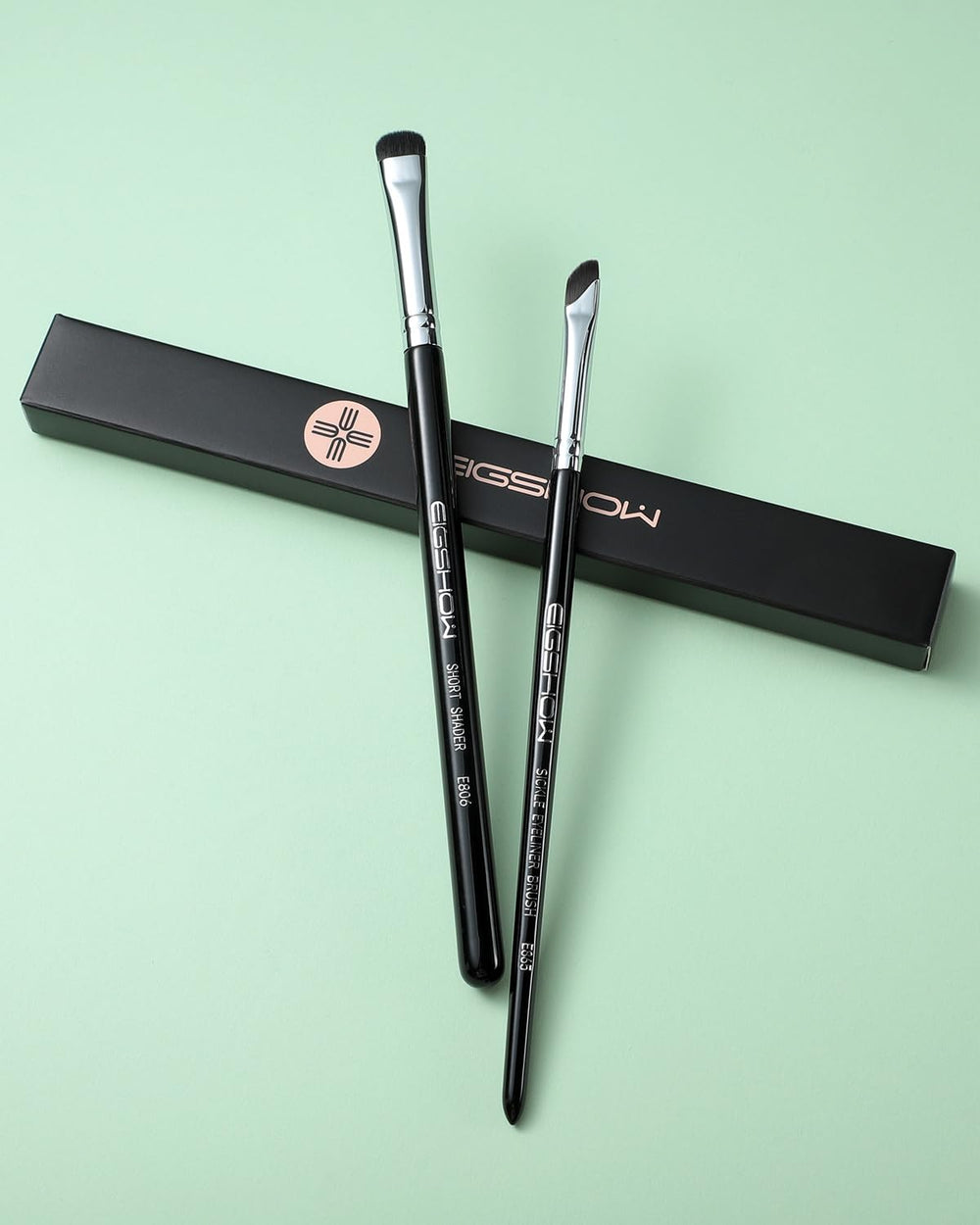 Usage pro avec pinceaux EIGSHOW pour maquillage des yeux soigné