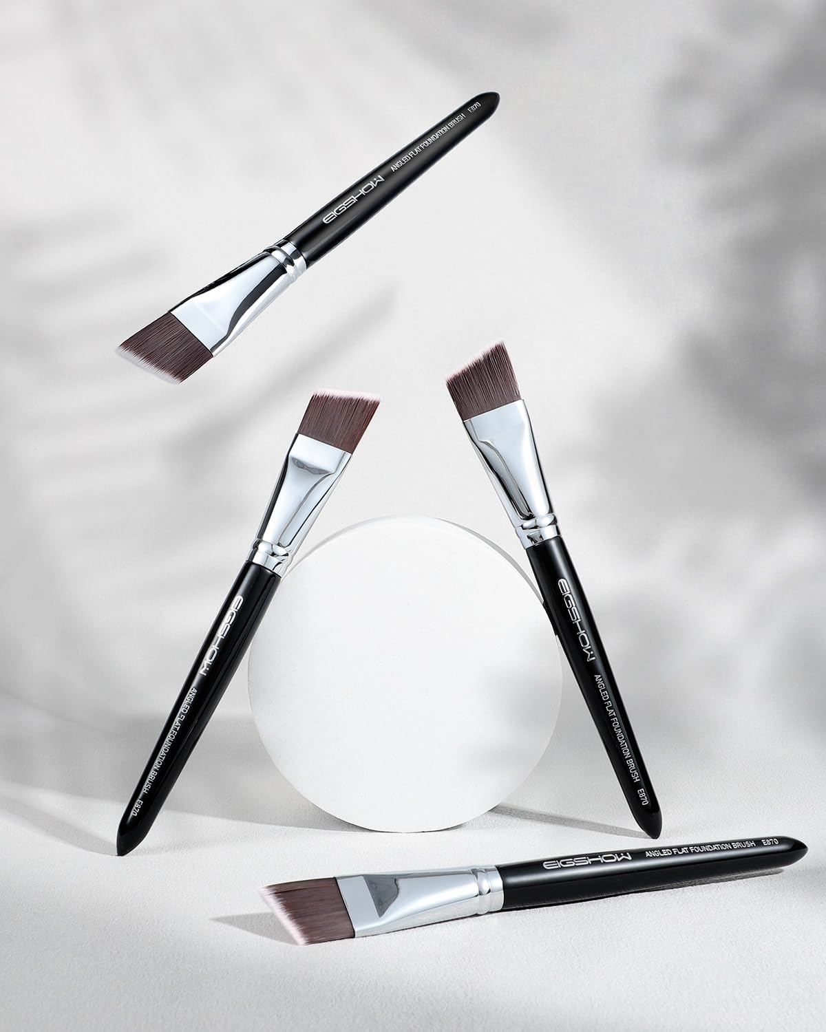 Expérience de maquillage agréable et précise avec EIGSHOW Pinceau Angle Plat.