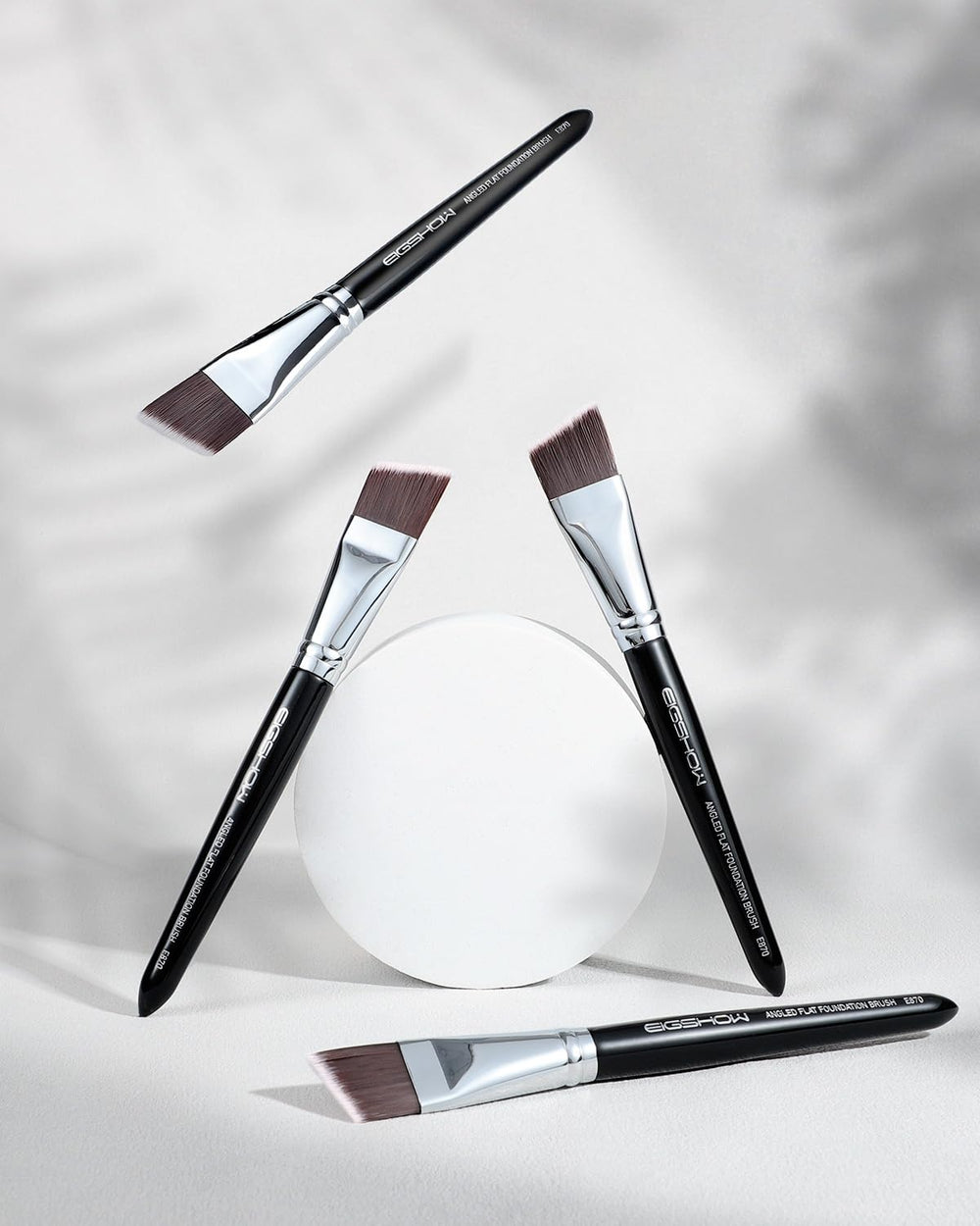 Expérience de maquillage agréable et précise avec EIGSHOW Pinceau Angle Plat.
