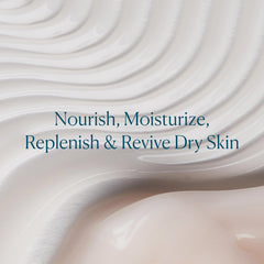 Application visage et cou avec ELEMIS Superaliment Minuit, massage circulaire revitalisant.
