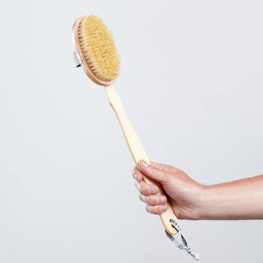 Brosse Detox Corps ELEMIS favorise l’absorption des soins et améliore la texture.