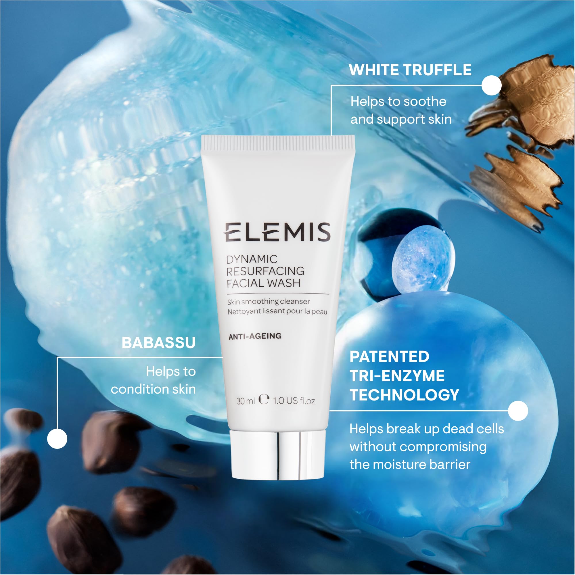 ELEMIS Dynamic Resurfacing Facial Wash : mousse dense en gros plan pour visualiser texture.