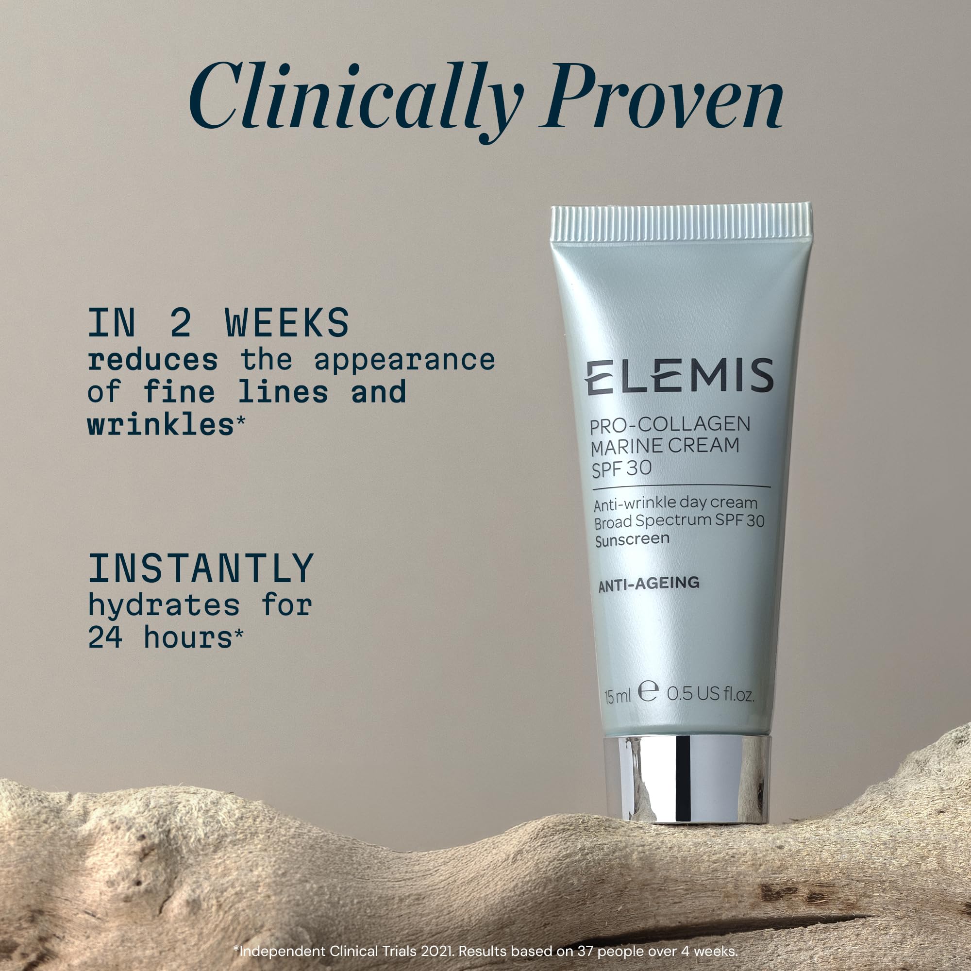 Application sur le visage avec ELEMIS Pro-Collagen Marine Cream SPF 30.