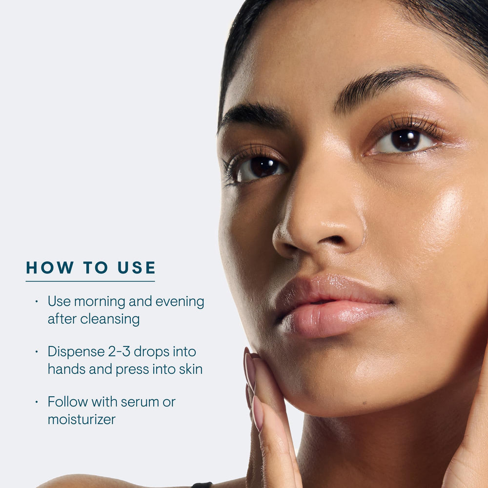 Application quotidienne de l’essence ELEMIS sur peau propre