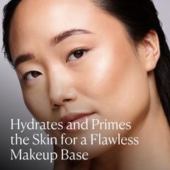 Texture crème soyeuse d’ELEMIS Glow Priming pour une application douce.