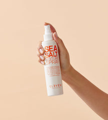 Plan rapproché sur texture granuleuse ELEVEN AUSTRALIA, idéal pour look plage.