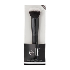 Brosse e.l.f. Ultimate Blending Brush, tête en dôme, estompe le blush pour un fini naturel.
