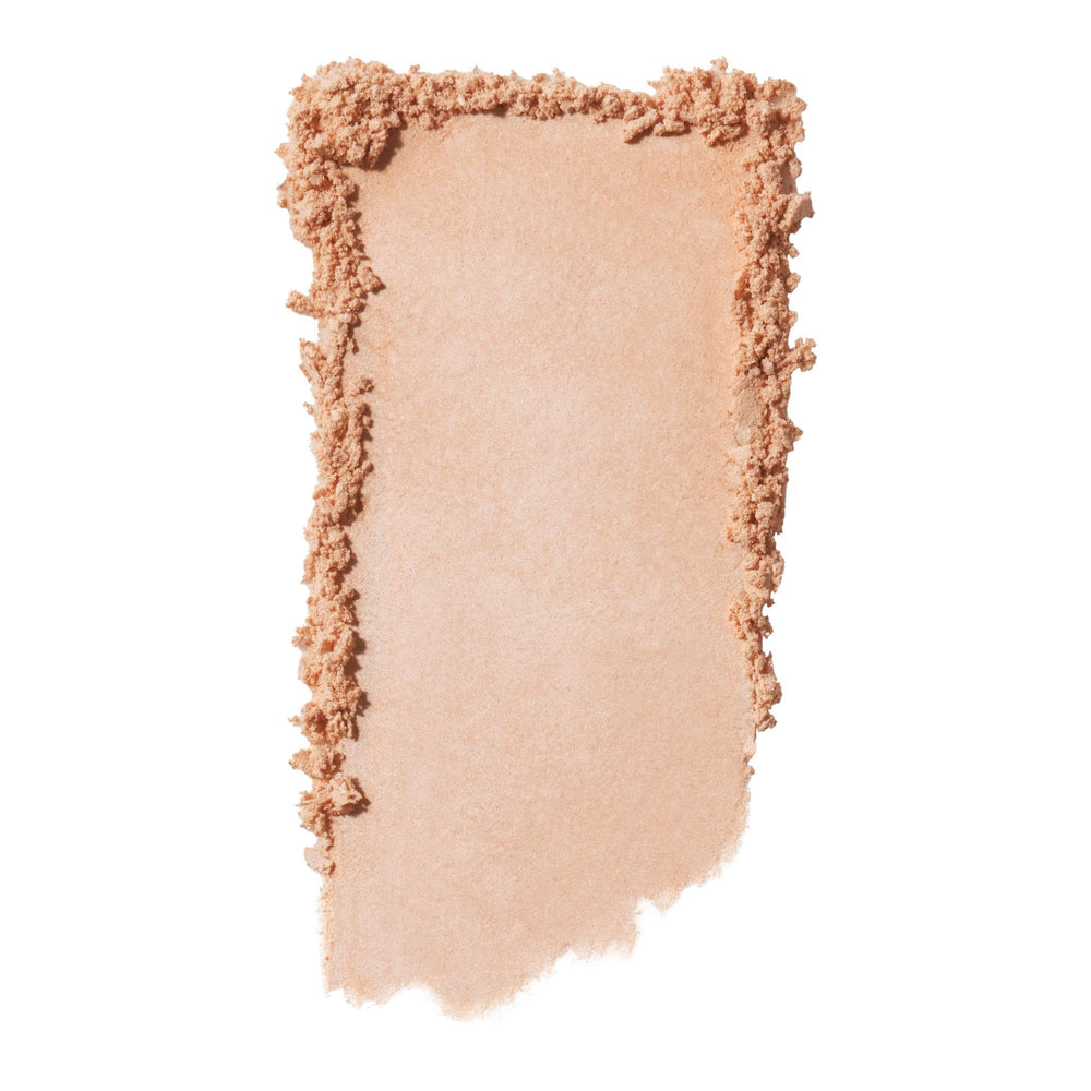 e.l.f. Halo Glow, fini doux et soft-focus sur le visage.