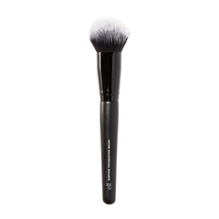 Pinceau elf, fond de teint buffant fin, offre un fini naturel.