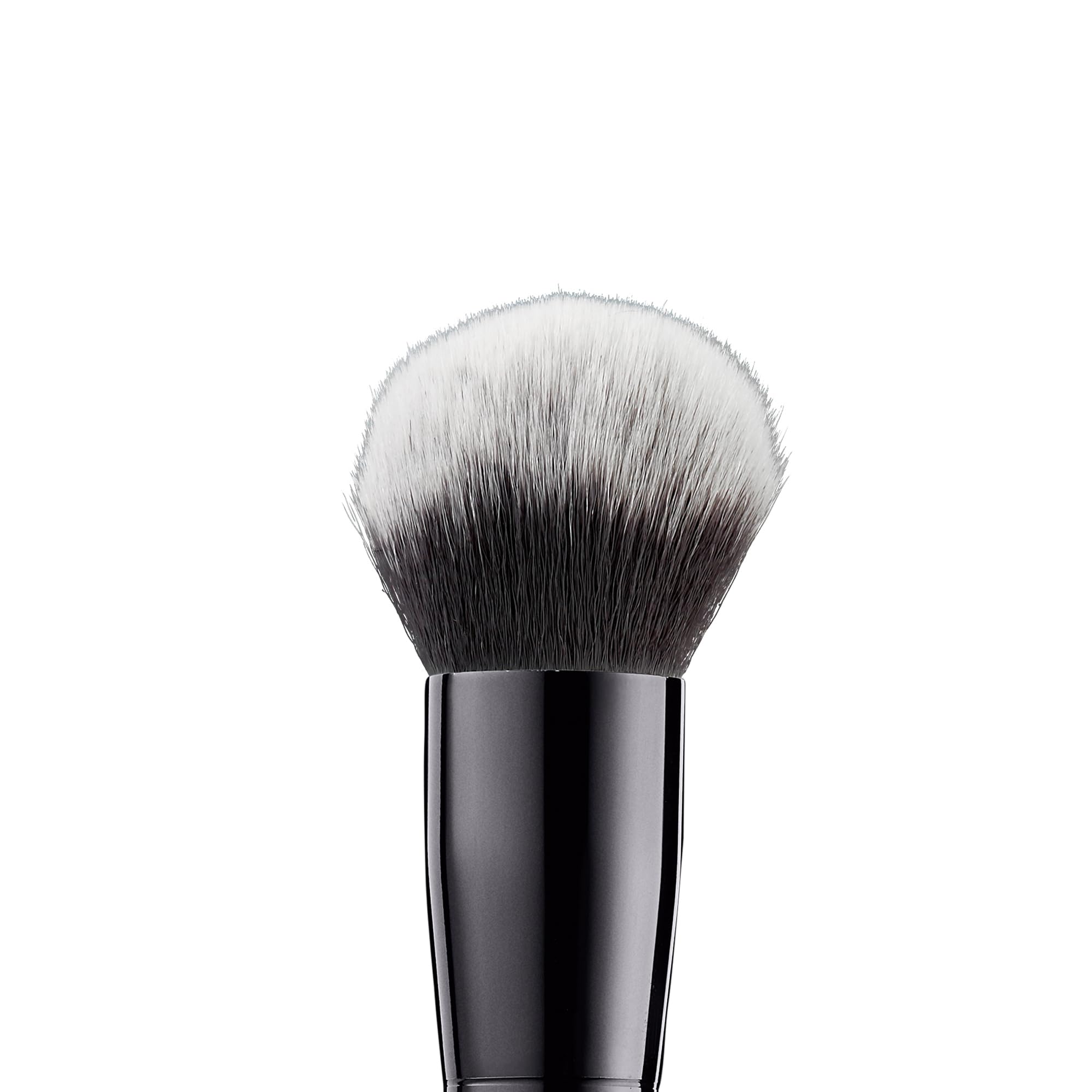 Pinceau elf à tête dôme taillée assure un contour précis et homogène.