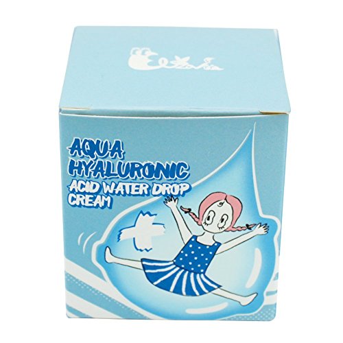 Texture gel claire se transforme en gouttes d’eau sur le visage.