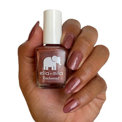 Formule sans acétone, vegan: Oasis protège les ongles.