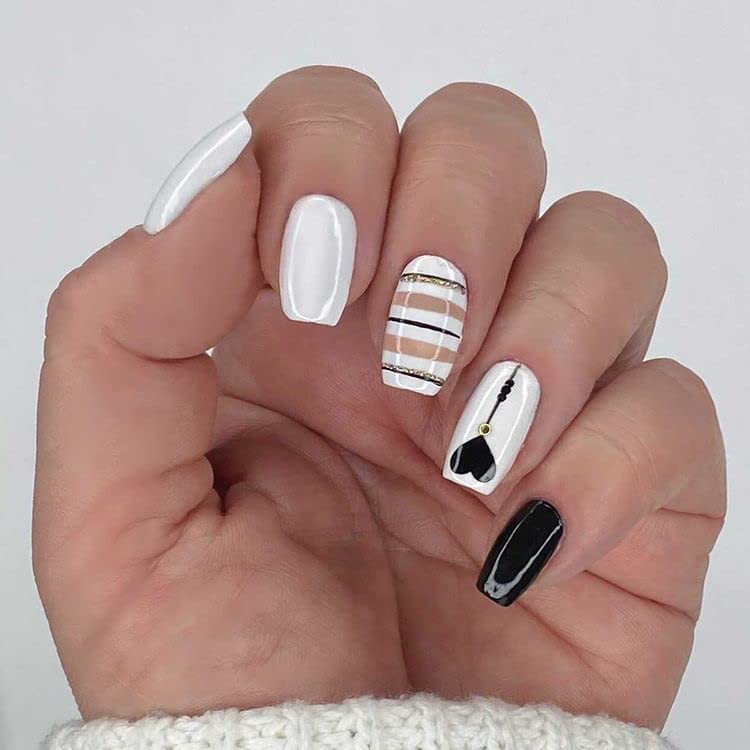 Vernis noir Ella+Mila fabriqué aux États‑Unis.