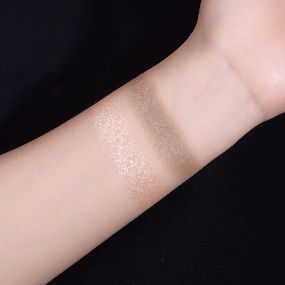 Poudre lumière ELLESY met en valeur pommettes et arête du nez.