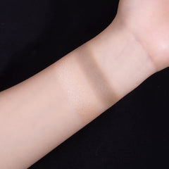 Poudre lumière ELLESY met en valeur pommettes et arête du nez.