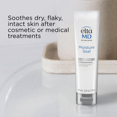 Application sur le visage avec EltaMD Moisture Seal, soin doux.