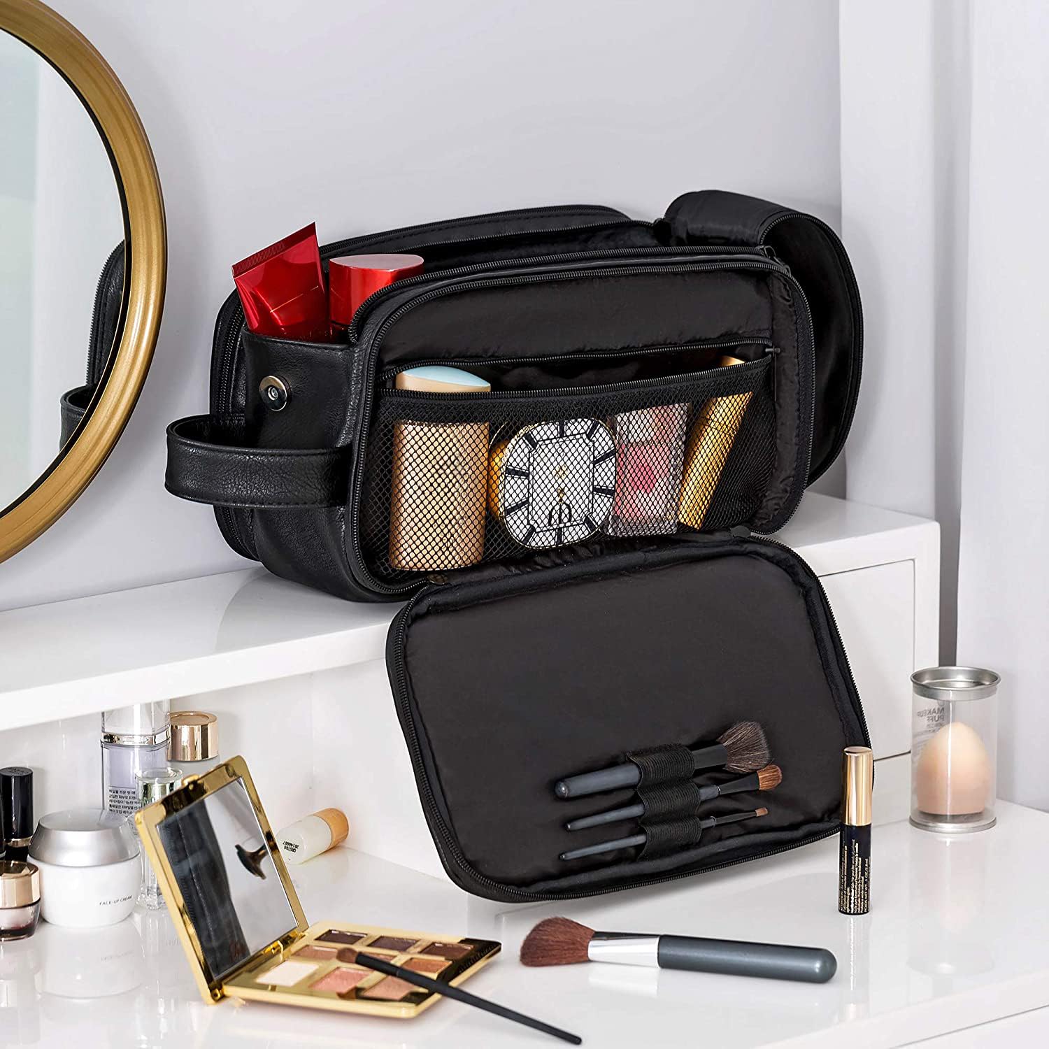 Elviros voyage pratique grâce à cette trousse bien pensée.