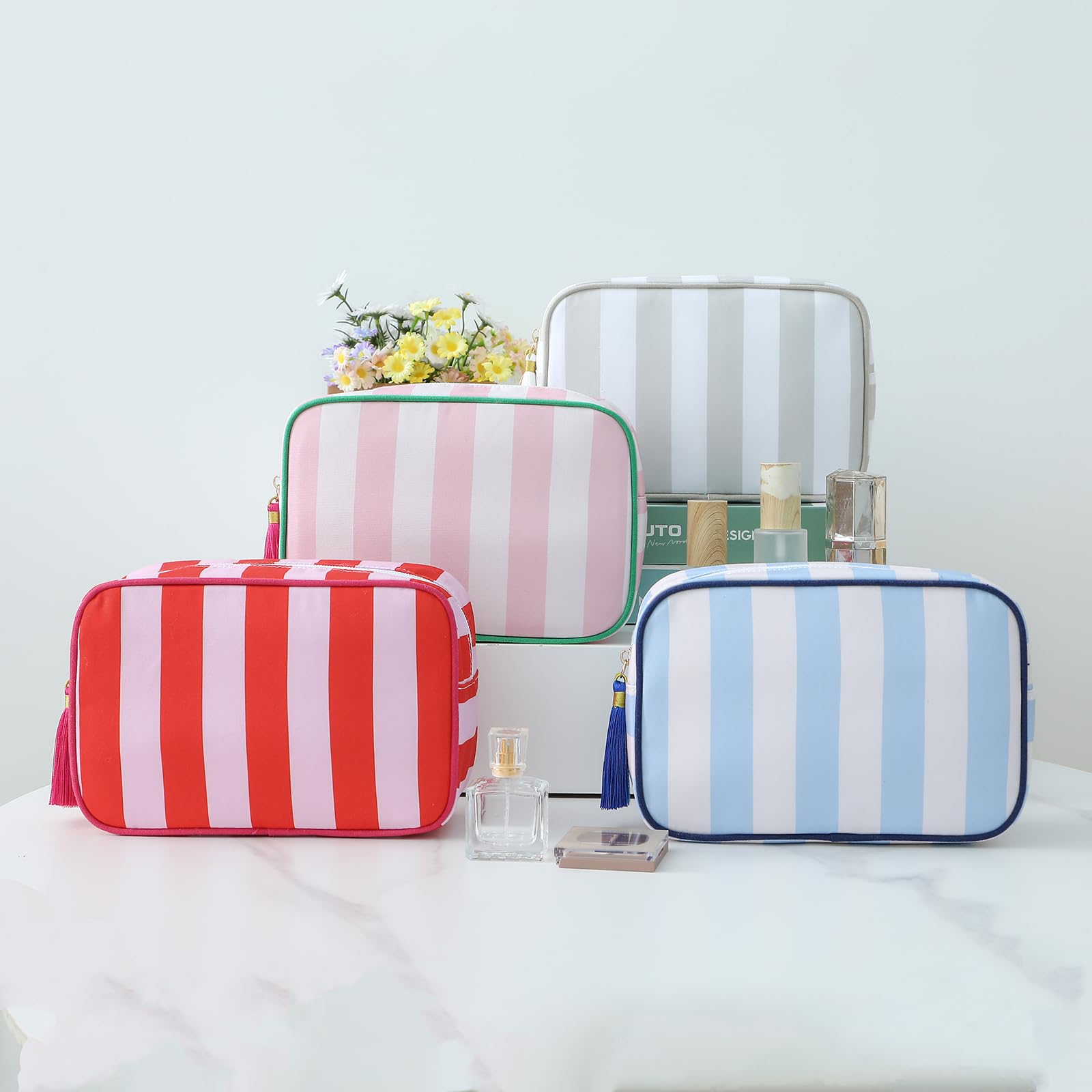 Utilisation voyage du sac maquillage rayé Embrunioice, compact et pratique
