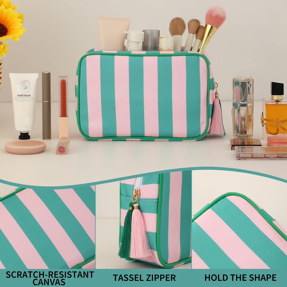 EMBRUNIOICE sac-maquillage avec zip et pompon, détail tendance et pratique.