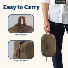Intérieur spacieux d'une trousse Emissary, organisation efficace des produits.